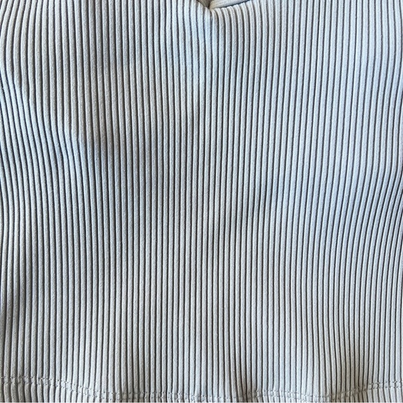 Vuori Ribbed Cropped V Neck Strappy Tank Top Built in Shelf Bra Gray Blue Size S - Picture 3 of 8